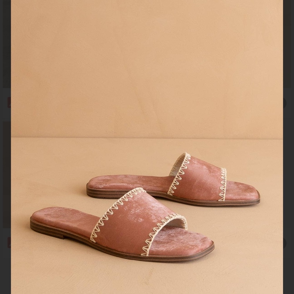Dusty Pink Slide Sandals with Contrast Stitching